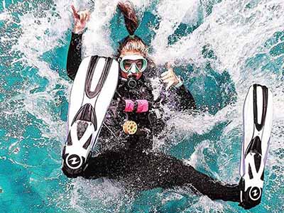 crystaldive.com-homepage-divemaster-course-jump Whale Shark
