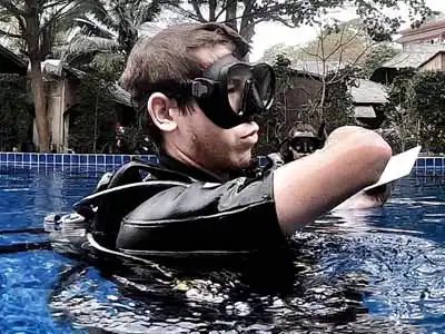 Assistant Instructor Trainer Candidate briefing in the pool