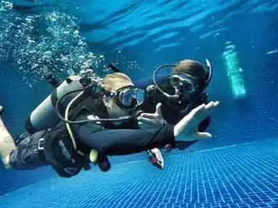 Scuba review in the pool of crystal dive koh tao