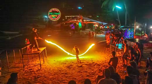 crystaldive.com-things-to-do-in-Thailand-full-moon-party Discover Scuba Diving students descend with instructor