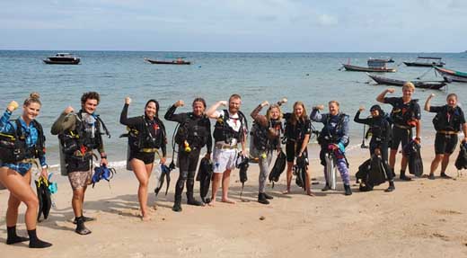divers_on_the_beach