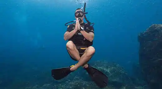 kohtaodiving.org-chronicles-air-consumption-koh-tao-diver-hover