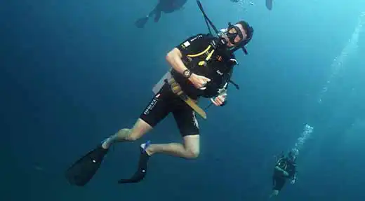 kohtaodiving.org-chronicles-air-consumption-koh-tao-diver-underwater