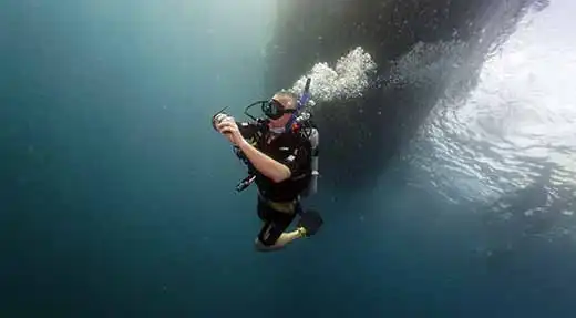 kohtaodiving.org-chronicles-koh-tao-divemaster-course-diver-underwater