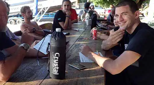 kohtaodiving.org-chronicles-koh-tao-divemaster-course-happy-people