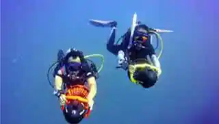 kohtaodiving.org-Diver-Propulsion-Vehicle-Specialty-students-dpv-underwater-training Diver Propulsion Vehicle Specialty students underwater