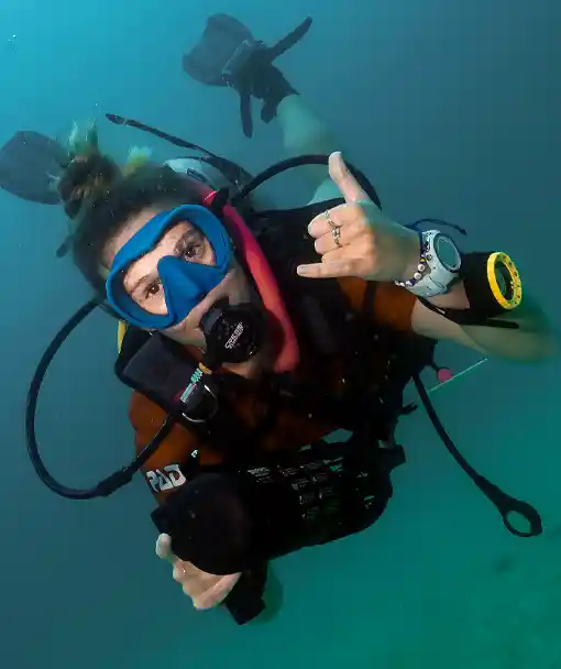 Duiken met een DPV in de Diver Propulsion Vehicle Specialty-cursus Koh Tao