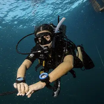 chronicles-open-water-advanced-course-diver-buoyancy Sidemount CD Oli during IDC