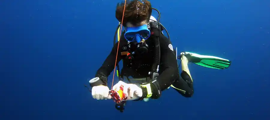 chronicles master sac rate diver checking computer Diver check surface air consumption underwater