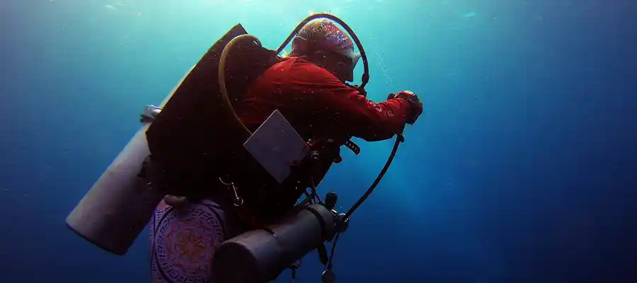 chronicles master sac rate diver silhouette Independent Diver underwater on Koh Tao