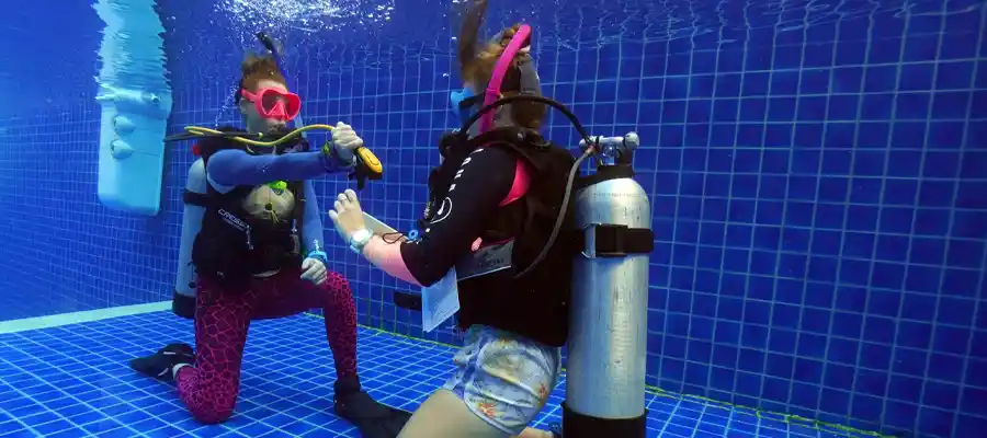 Learning dive skills in the pool for SSI Open Water Course