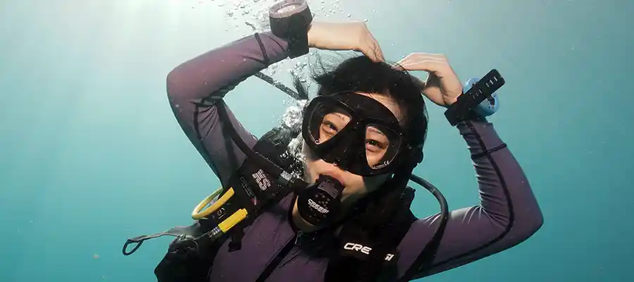 chronicles how to fit a scuba mask diver ok Diver signals OK underwater