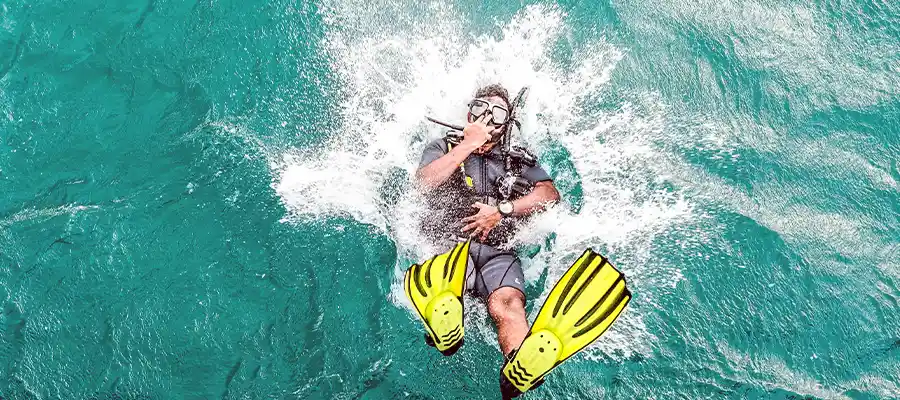 chronicles how to fit a scuba mask water entry Scuba Diver entering the water