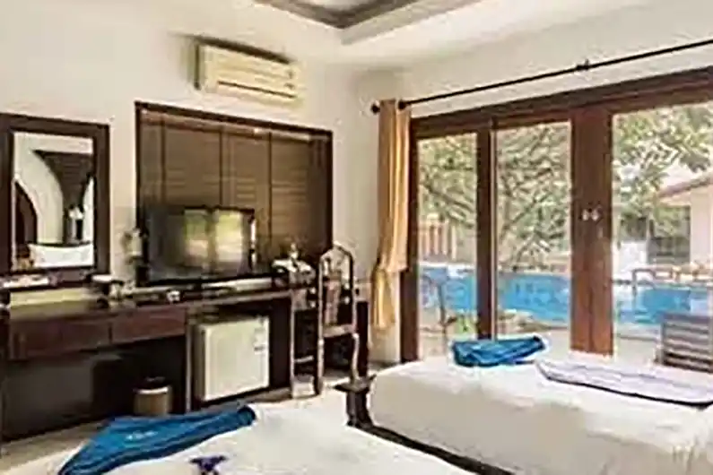 Crystal dive and regal resort accommodation with pool in the background
