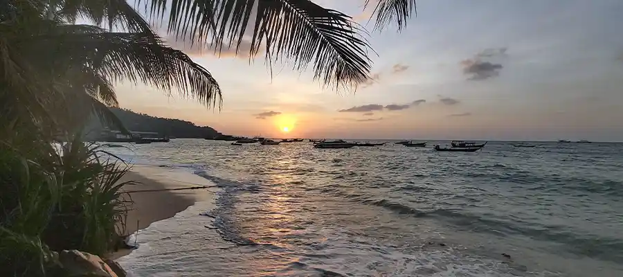 koh tao bar with a sunset view