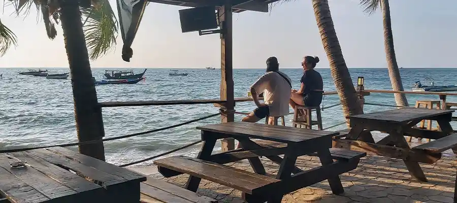 beachfront bar on koh tao