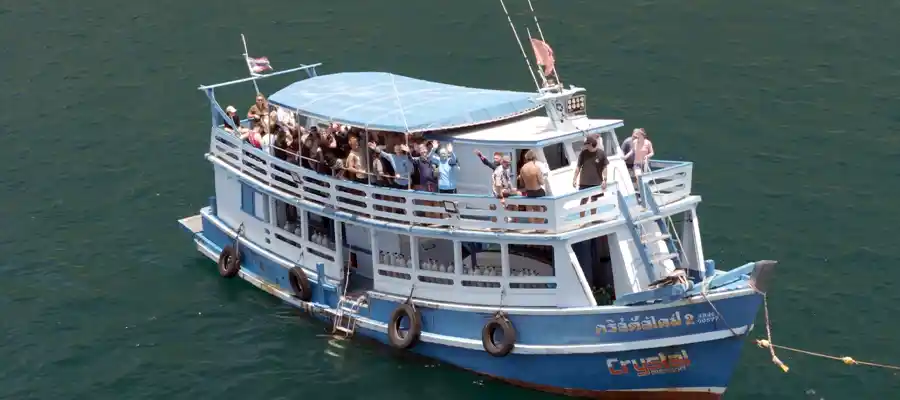 chronicles swim for sharks koh tao boat Swimmers ready to depart from Crystal Dive boat