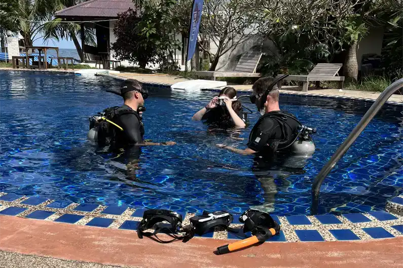 Try diving Experience in the pool at Crystal Dive Koh Tao
