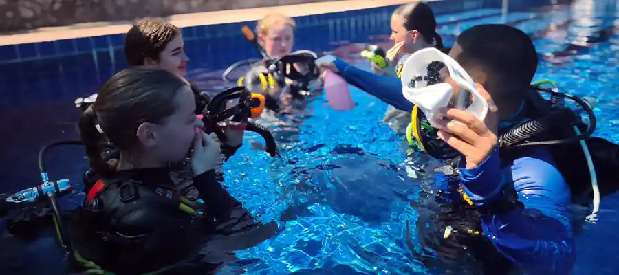 Start learning to dive with a pool session